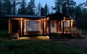 Kaupinmaja, Yllaes, Aekaeslompolo, Lapland - Log Cabin With Lake And Fell Scenery